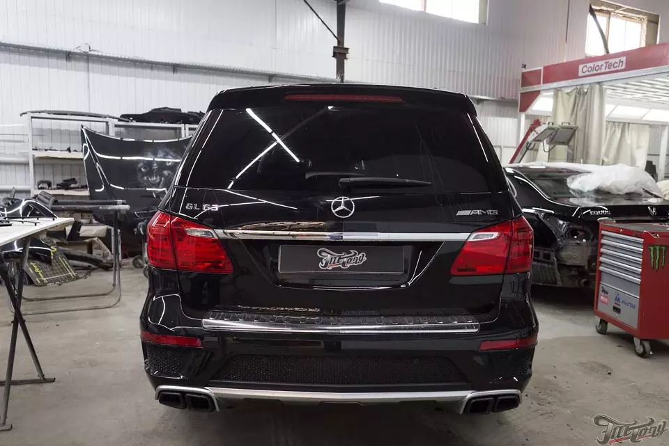 Mercedes GL63 AMG. Полный антихром кузова.